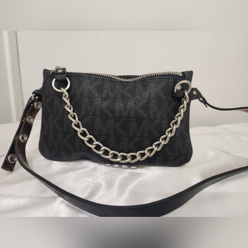 Michael Kors MK Signature Black Fanny Pack Belt Bag With Silver Chain Accent - Picture 1 of 10